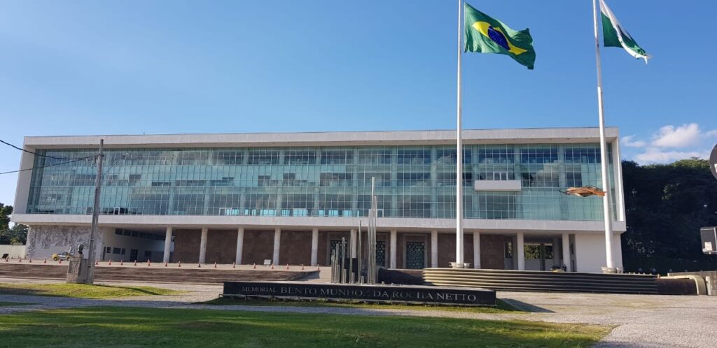 Candidatos ao governo do Paraná intensificam agendas de campanha em várias regiões